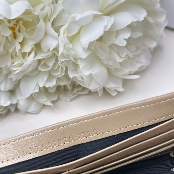 コピーシャネル激安財布着用イメージ